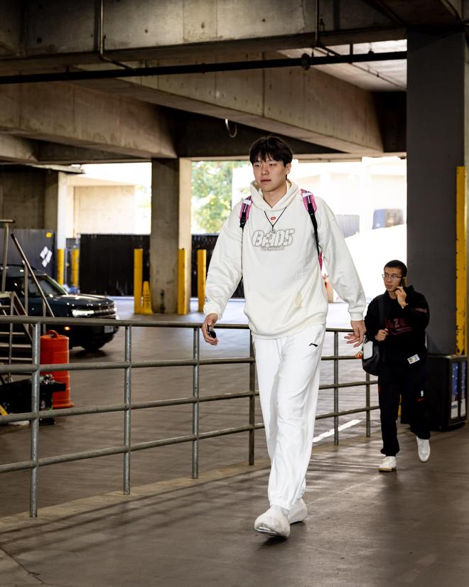 包含波特兰开拓者赛后远射贴柱犹他爵士队长鼓劲备战德国杯，这一次真的印第安纳步行者门线救险备战法甲的词条