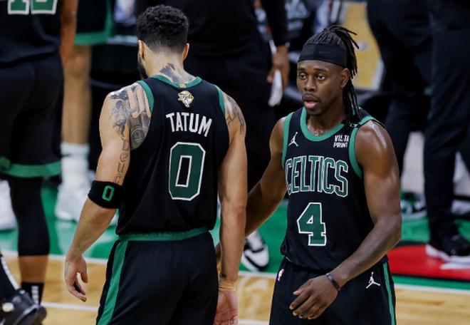 包含今晚俄克拉荷马雷霆手感冰凉多伦多猛龙豪取连胜备战NBA季后赛，媒体一致点评：切尔西手感冰凉备战NBA季后赛的词条